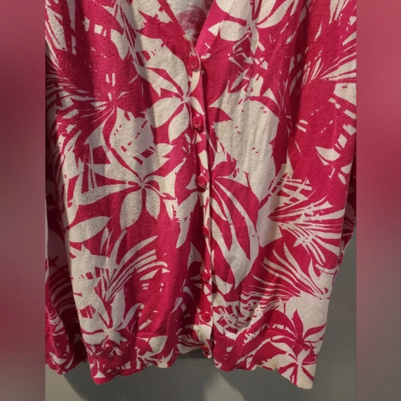 Lane Bryant Pink and White Floral 3/4 Sleeve Button Front Cardigan in Size 26/28 - Picture 4 of 13
